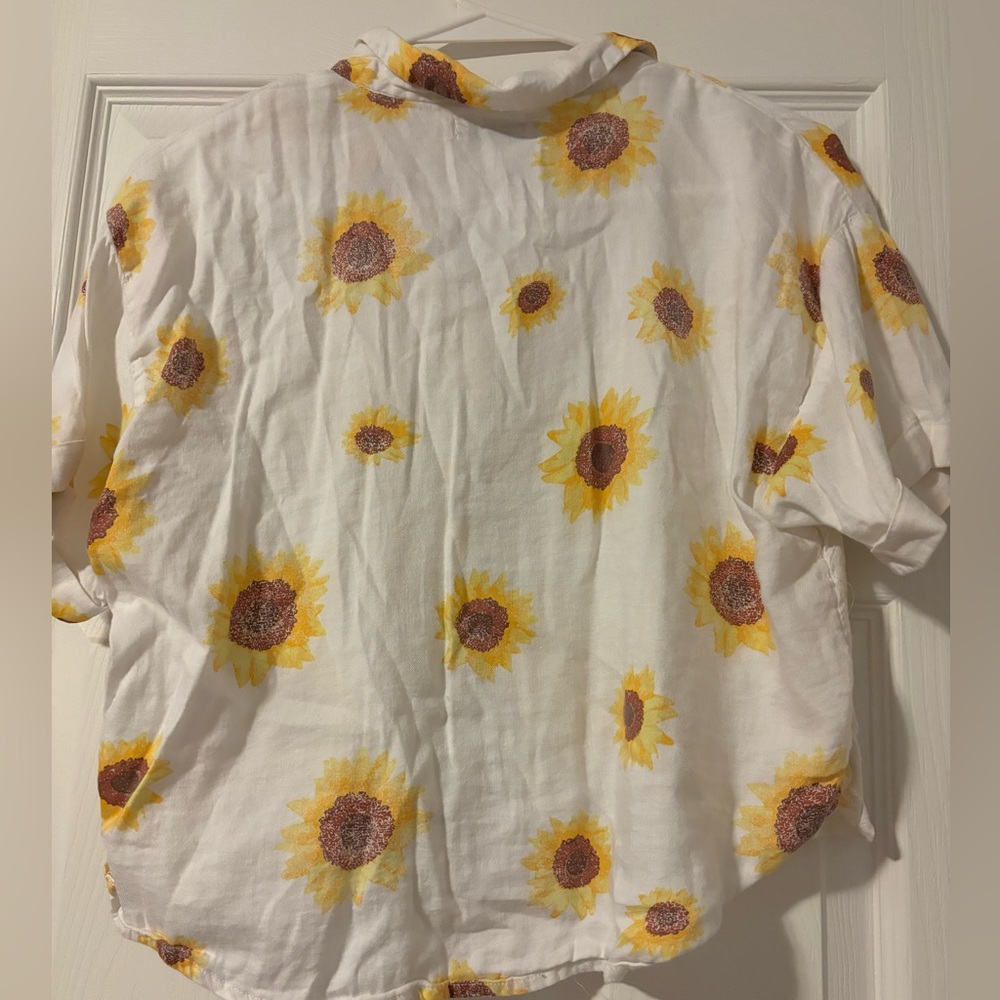 Cropped Button Up - Picture 2 of 3
